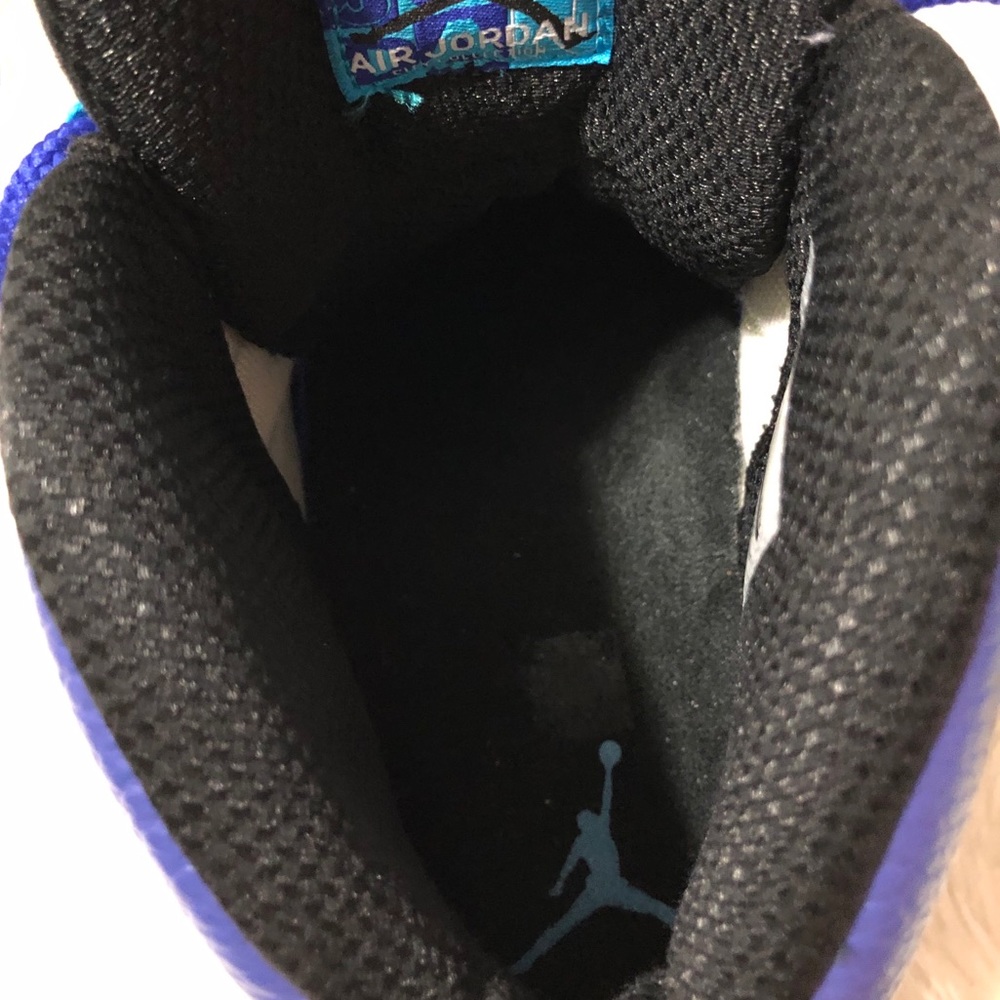 AIR JORDAN 10 Retro 'Charlotte Hornets' Sneakers. - Picture 10 of 10